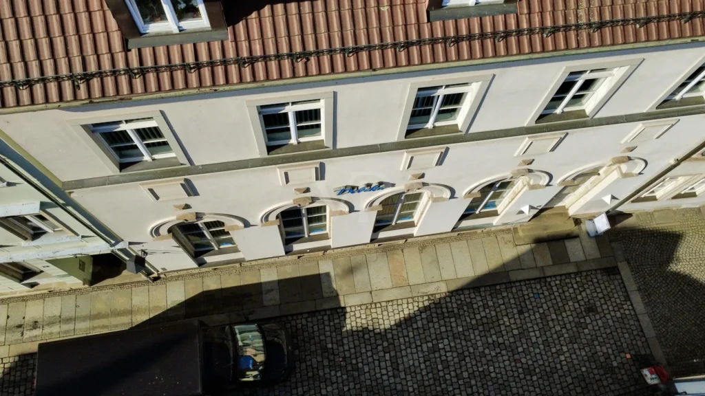 Wohn- & Geschäftshaus Pirna Frontansicht Luftaufnahme